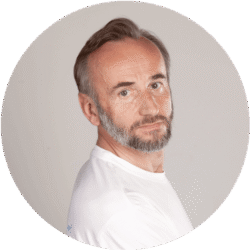 Adam Ramotowski Dyplomowany nauczyciel jogi Iyengara