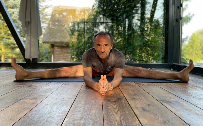 Adam Ramatowski, nauczyciel jogi Iyengara, weekend z jogą w Zagrodzie Ojrzanów