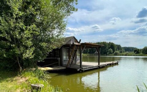 domek-na-stawie-ojrzanow-lato