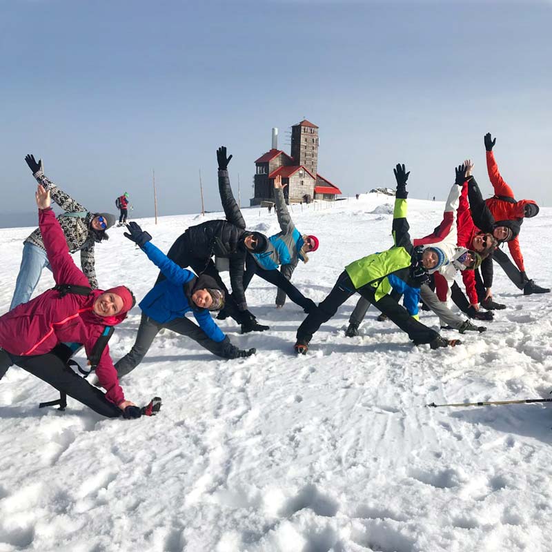 Zimowy wyjazd z Joga Foksal w Izery, czas wolny, na nartach