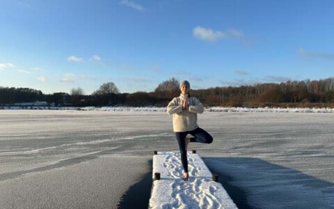 Asana joga na zaśnieżonym pomoście, Zagroda Ojrznanów