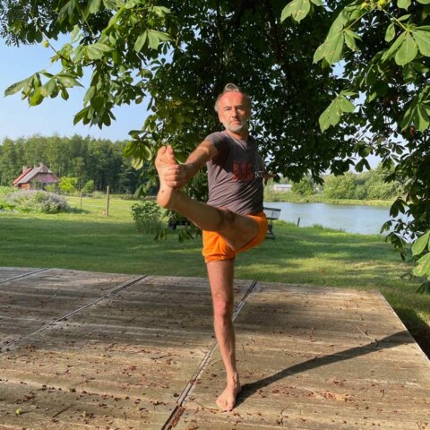 jooga-lato-ojrzanow-adam-joga-na-podescie