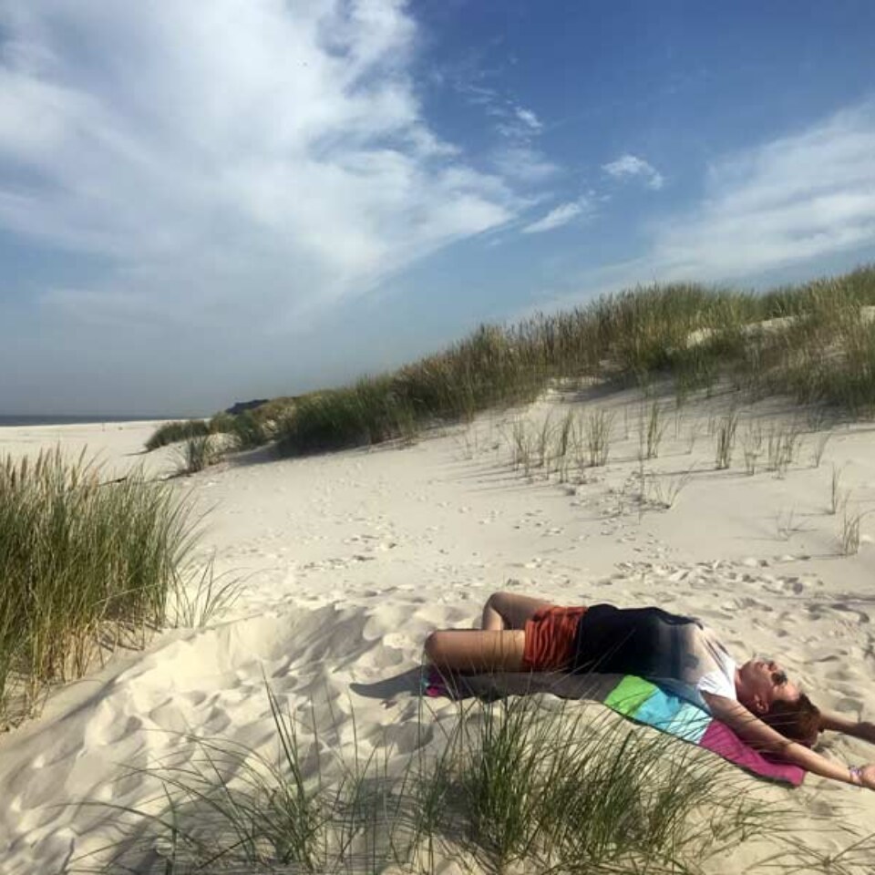 Jogowy relaks na plaży