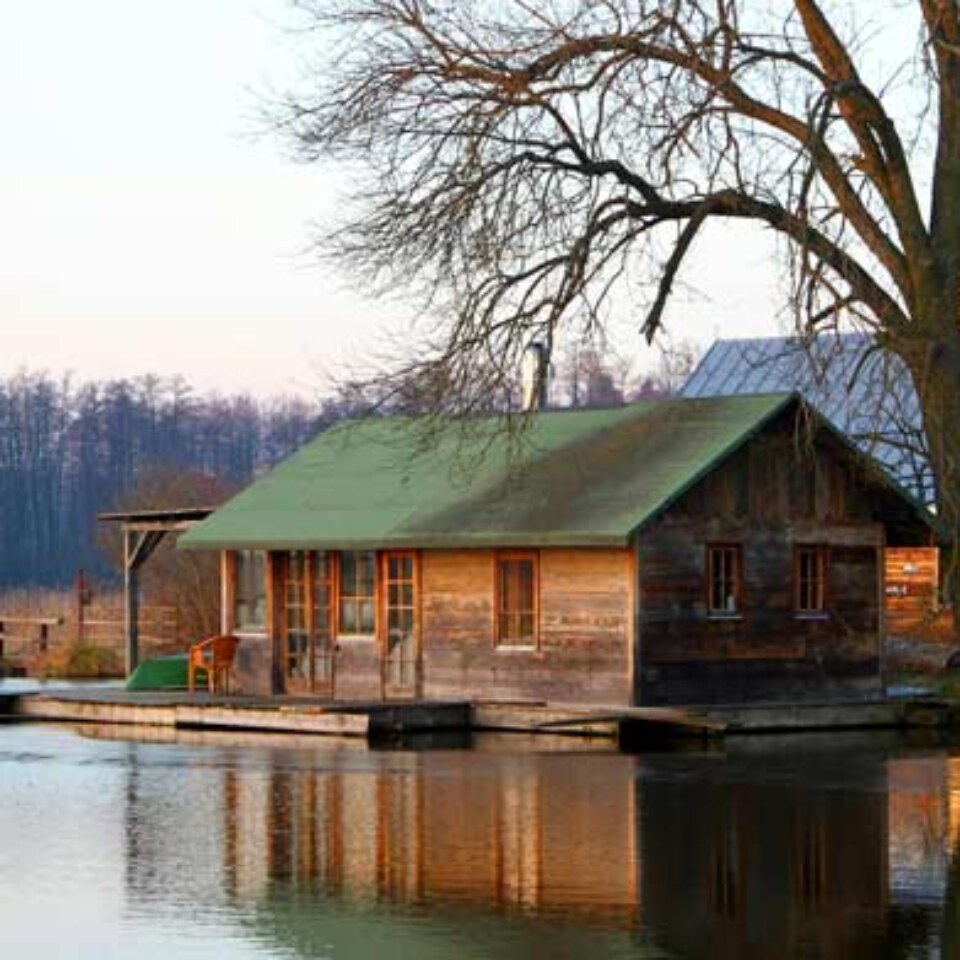 ojrzanow-jesien-staw-domek