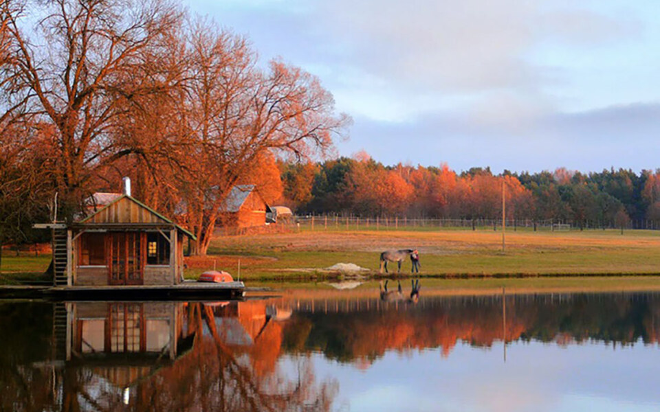 Zagroda Ojrzanów jesienią