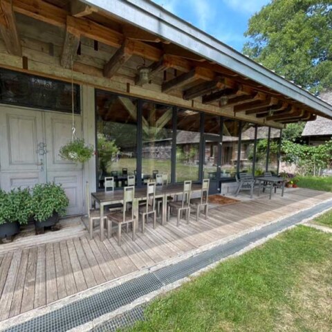 ojrznow-jadalnia-zewnatrz-lato