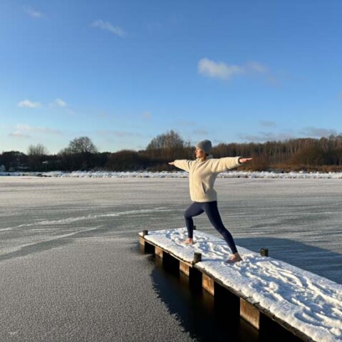 Asana joga na zaśnieżonym pomoście, Zagroda Ojrznanów