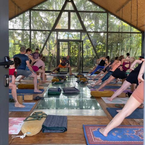 Przeszkolona sala do jogi.Majówka z jogą w Ojrzanowie