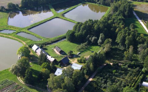 zagroda-ojrzanow-z-lotu-ptaka1a