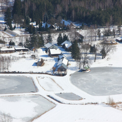 Zagroda Ojrzanów zimą